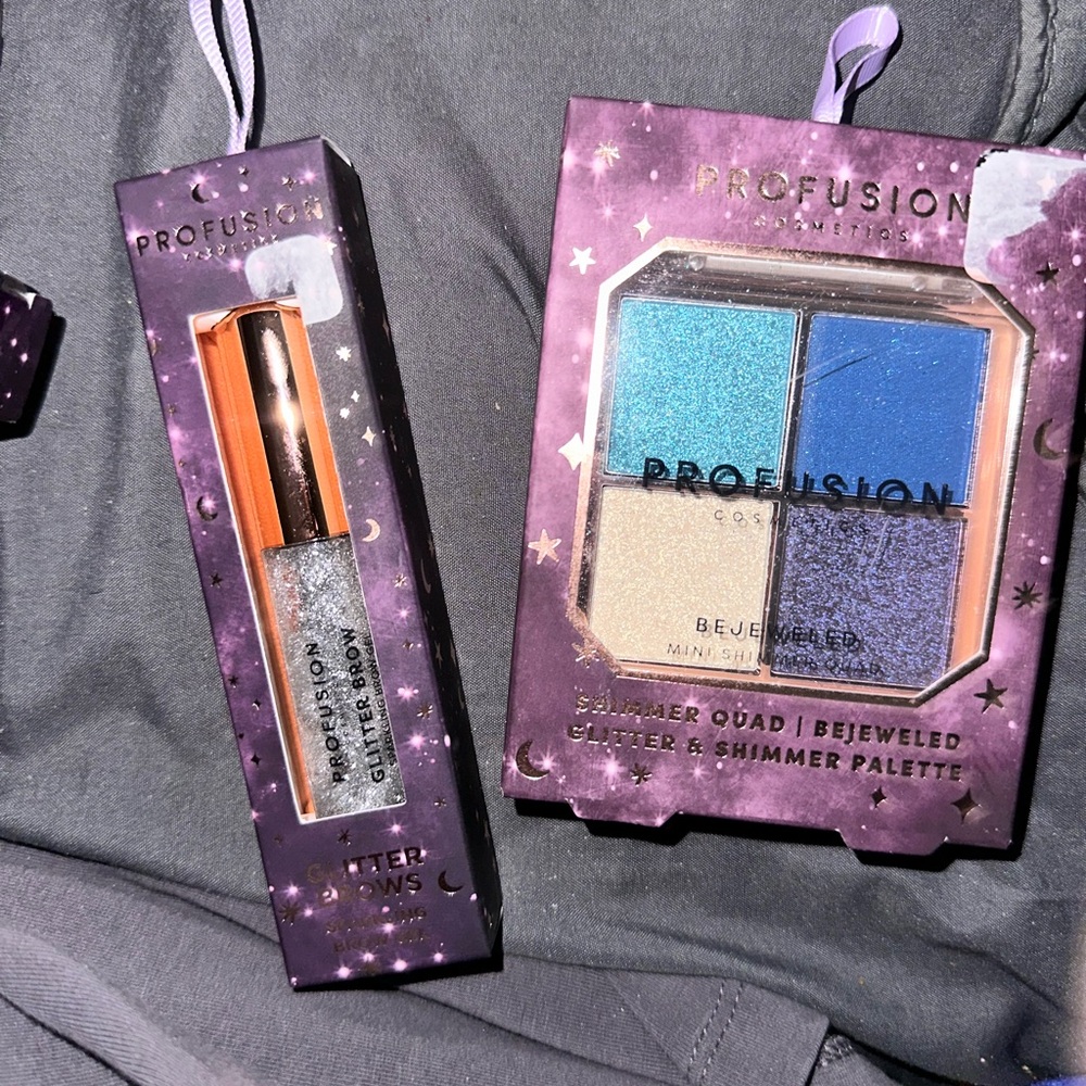 NWT Written in the Stars | Bejeweled Glitter Quad 

Profusio